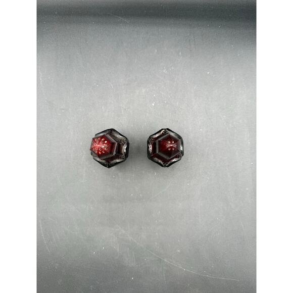 Set Of Two 1978 Avon Ruby Red Glass Cape Cod Salt & Pepper Shakers4.5" - Picture 4 of 8